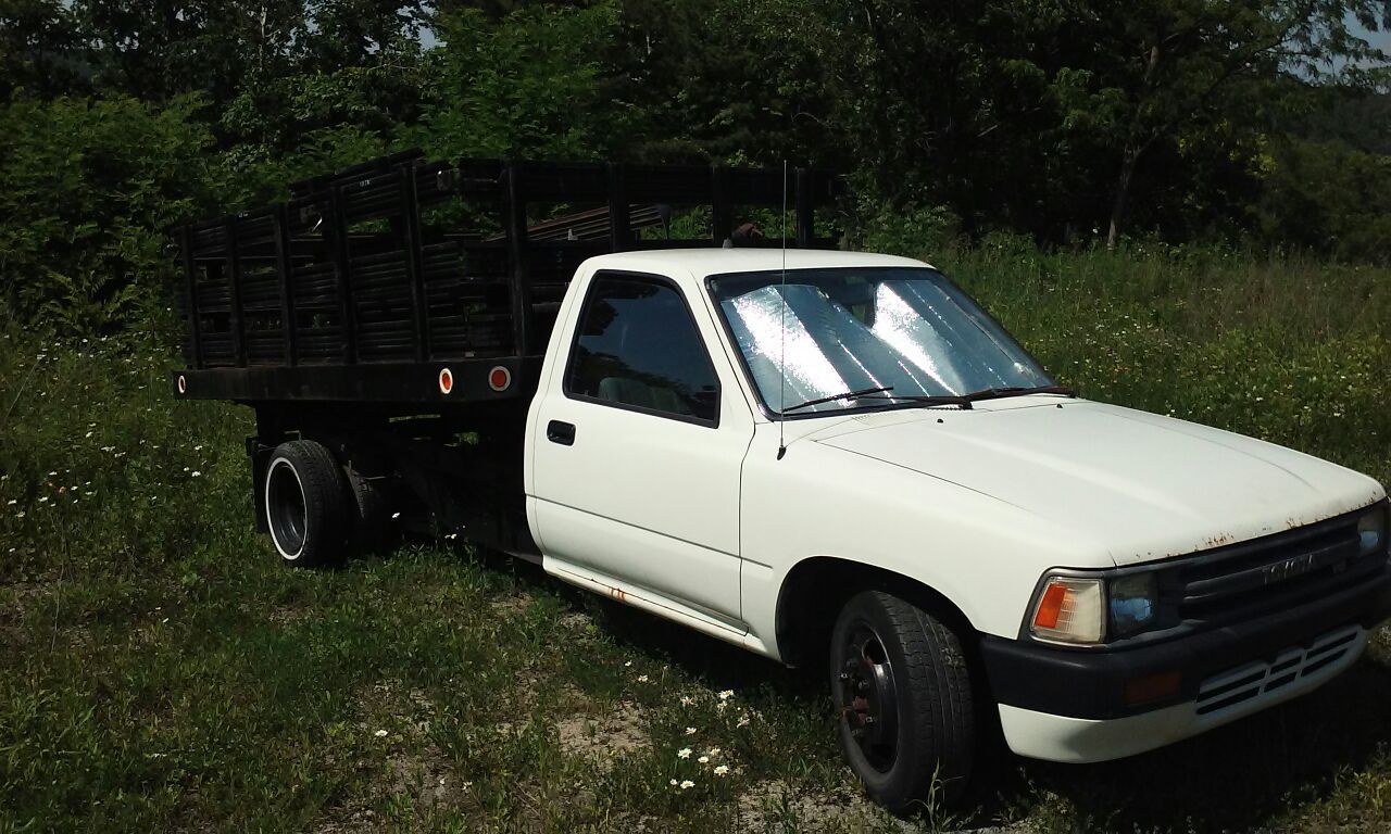 89 Toyota dually 1 ton dump truck