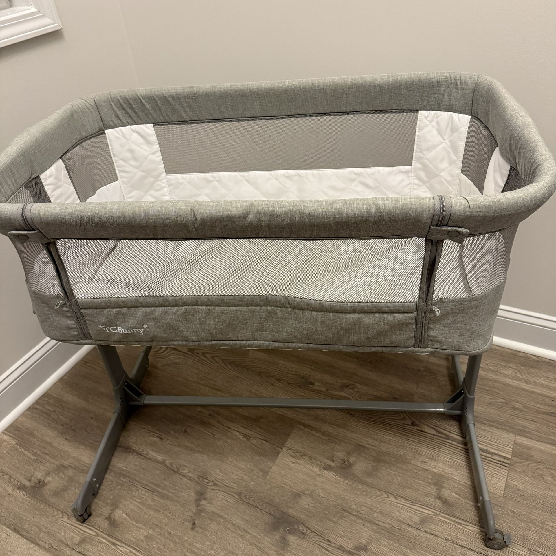 TC Bunny Bedside Bassinet