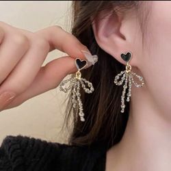 Beautiful Silver Crystal Bow Earrings!!! 