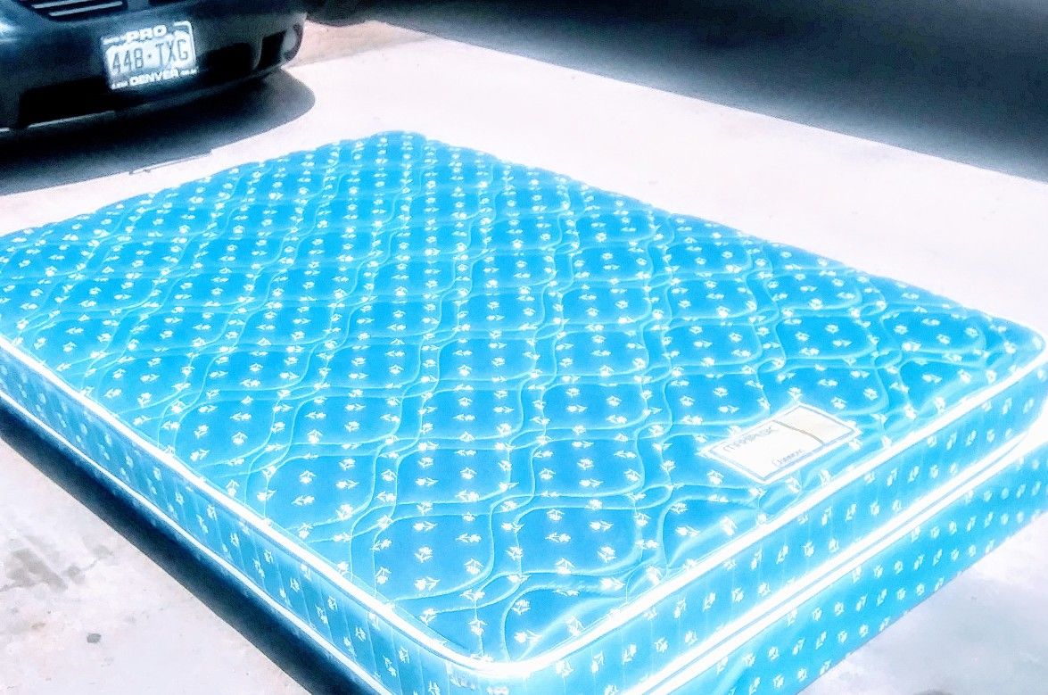Full-size Simmons Maxipedic Regency Mattress with Box-spring $75. Free Delivery