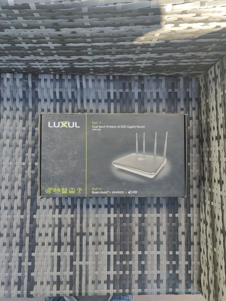 Luxul Wireless Router