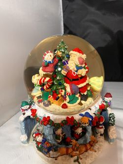 Beautiful Vintage Santa And Snowman Musical Snow globe 