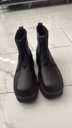 UGG BN Black Leather Platform Ankle Boots