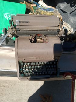 Vintage Royal Typewriter 