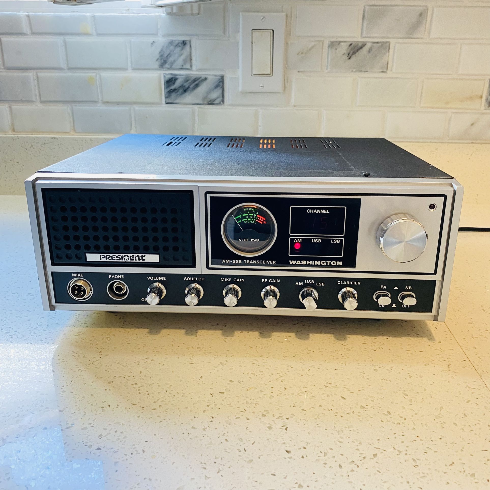 Vintage President Washington CB RADIO Base Station AM-SSB Powers Up No Mic