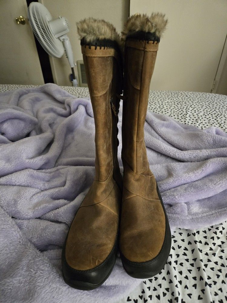 North face boots with Fur size 9