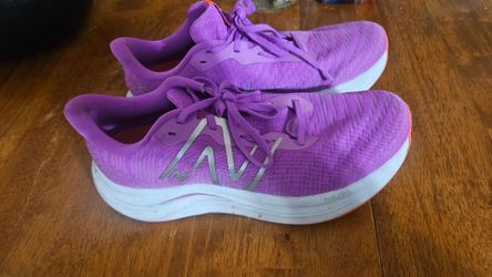 PREOWNED, NEW BALANCE SHOES, WN SZ 11/MN SZ 9, FIRM.