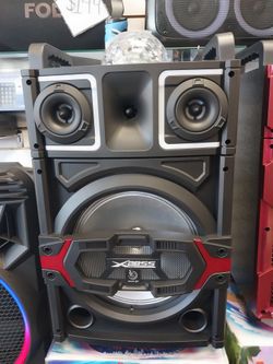 Altavoz de karaoke de 10" con micrófono incluido por el precio de $130