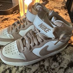 Women’s Nike Sneakers 