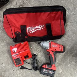 Milwaukee 1/2in Impact Wrench Kit 