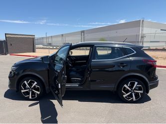 Nissan rogue SUV