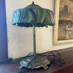 Vintage Green Slag Glass Table Lamp – Tiffany Style Ornate Brass/Bronze Base – Works!