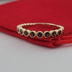 14k Yellow Gold Garnet Band Ring Size 6.25 Solid Gold!/ Anillo de Banda de Oro con Garnets! 👌🎁Post Tags: Anillo de Oro