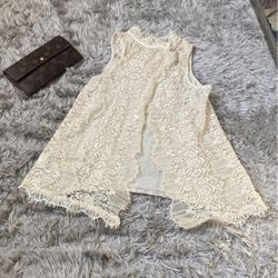 Size Small Beautiful Short Top/cardigan