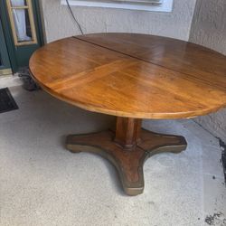 1960s Henredon Round Oak Pedestal Table With Brass Accents