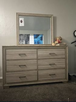 Dresser With Mirror