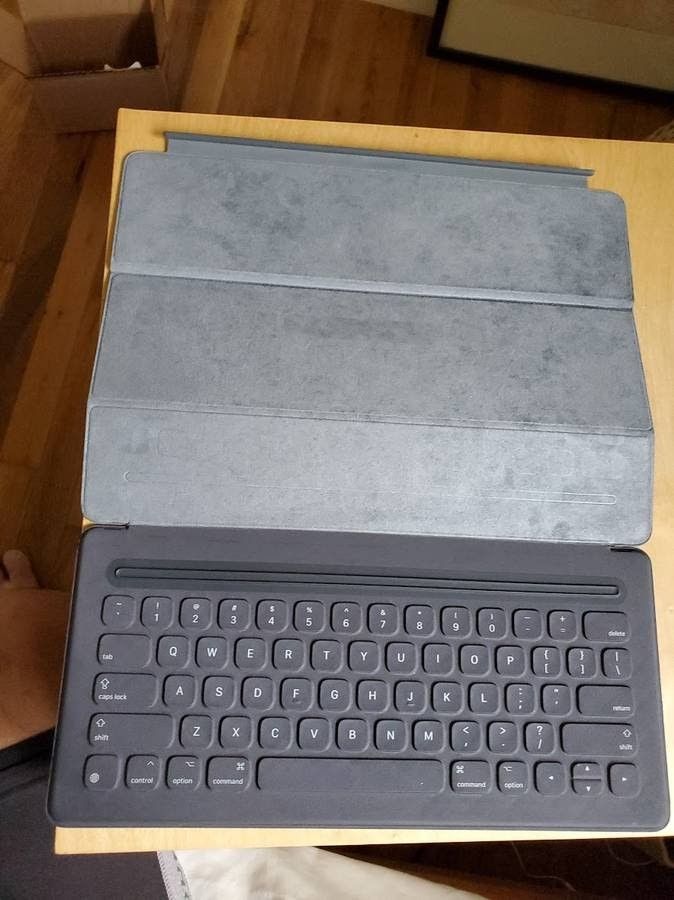 Apple gray Smart Keyboard polio for iPad pro 12.9 1st or 2nd gen