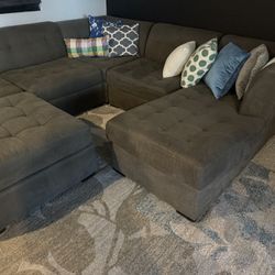Sectional Couch With Ottoman W/pillows
