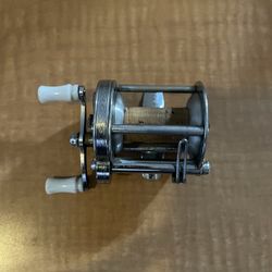 Vintage Pflueger 1993L direct reel
