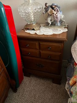 2 nightstands
