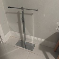 Adjustable Clothing Display Stand / Garment Rack – Heavy Base