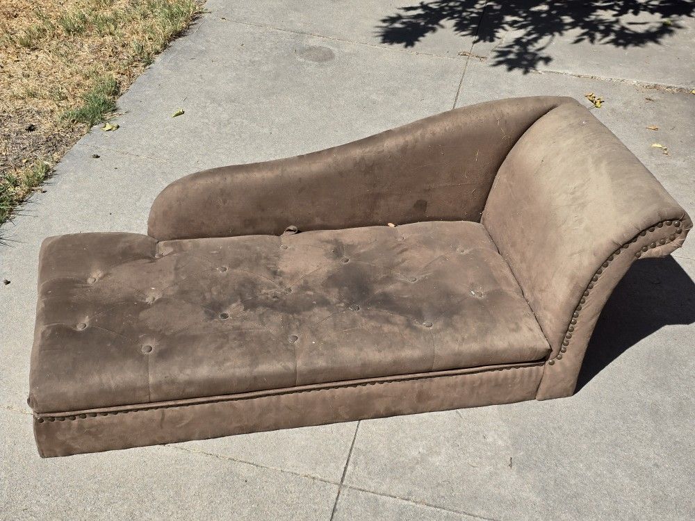 Cleopatra Couch- Color: Tan/ Beige $40