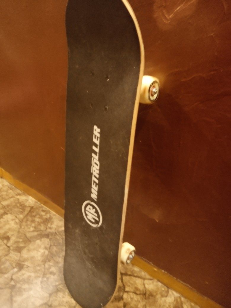 Met Roller Skateboard ๐น