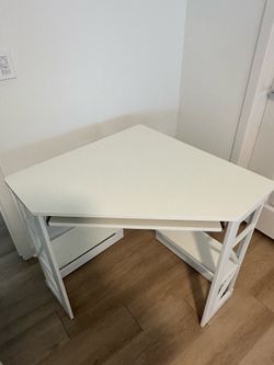 Corner desk and chair