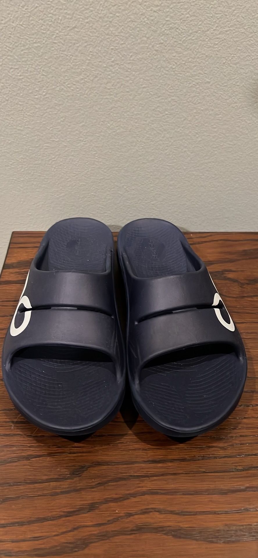 Mens oofos slides size9