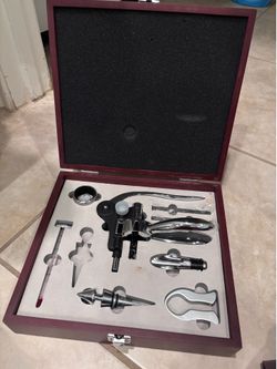 Wine Accessory Gift Set in Wooden Presentation Box
