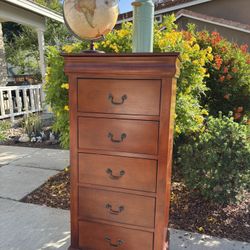 5 Drawer Wood Dresser Chest of Drawers Vanity Furniture Great Condition 