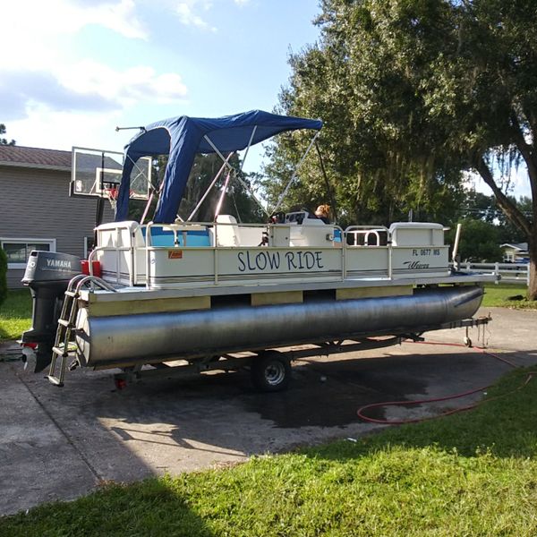 20 ft Weeres Suntanner Pontoon Boat in EXCELLENT CONDITION for Sale in