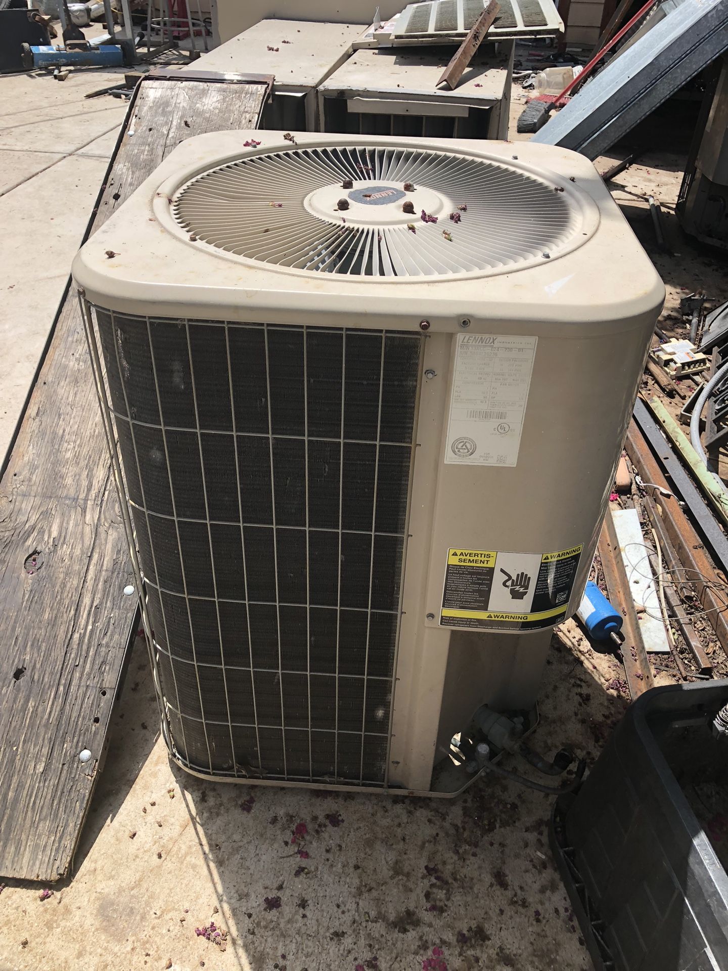 Lenox Condenser 3 Ton. R22 W Freon for Sale in Dallas, TX - OfferUp