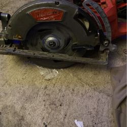 Milwaukee M18 FUEL rear handle 7-1/4 in. circular saw 