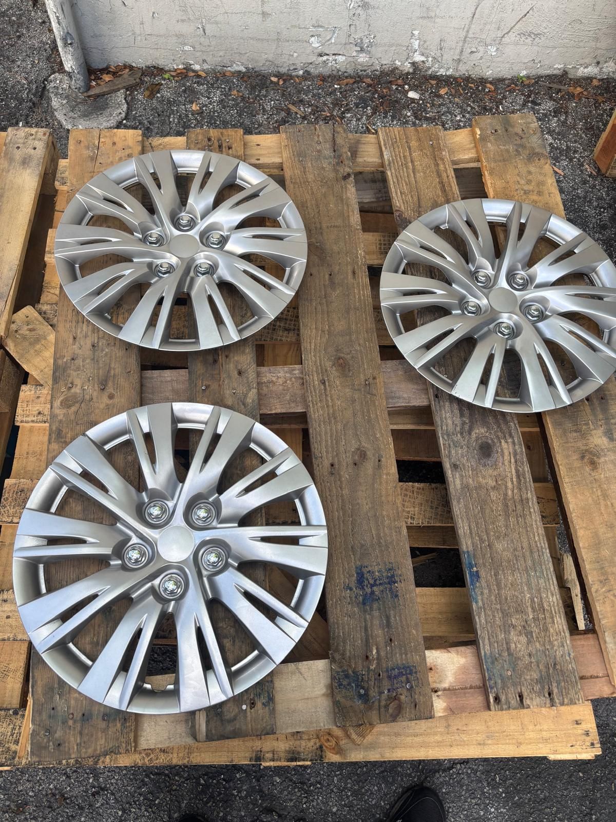 (3) 16’ Hubcaps 