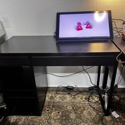 Black Desk