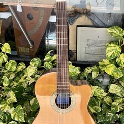 Manuel Rodríguez e Hijos - Model. A CUT Acoustic/ Electric Guitar 