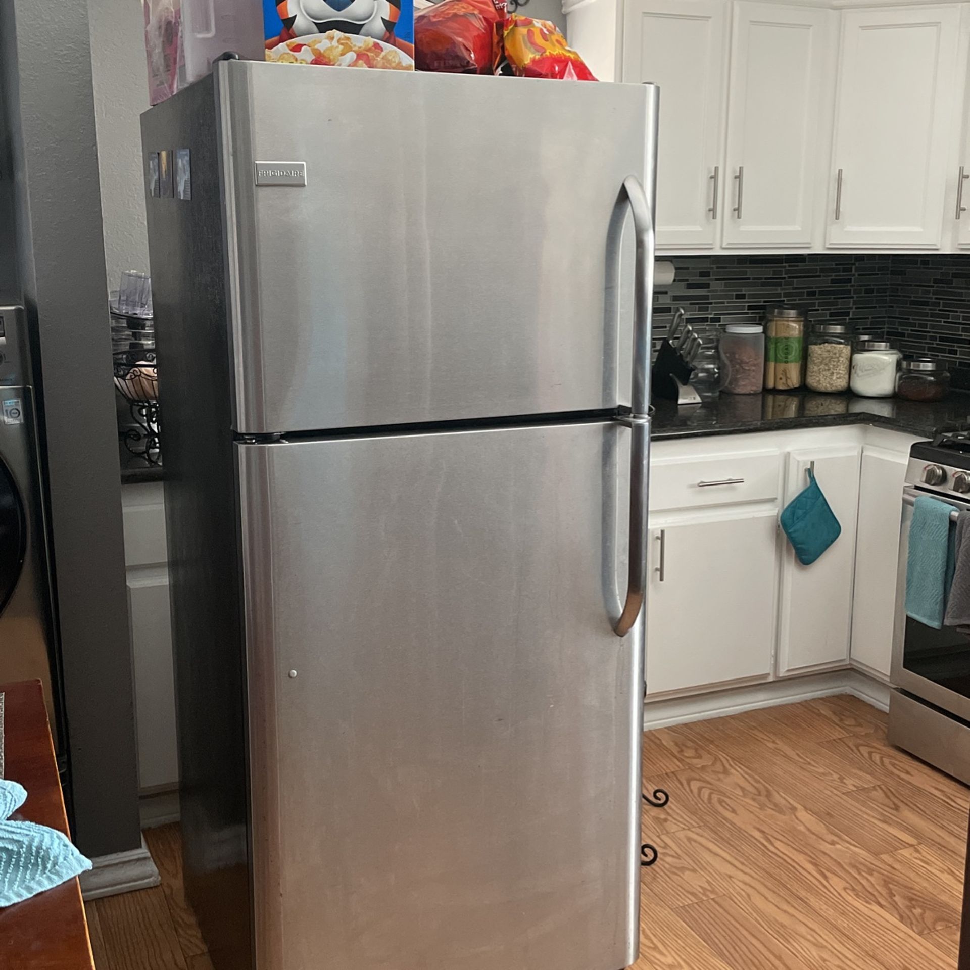 Frigidaire Refrigerator 