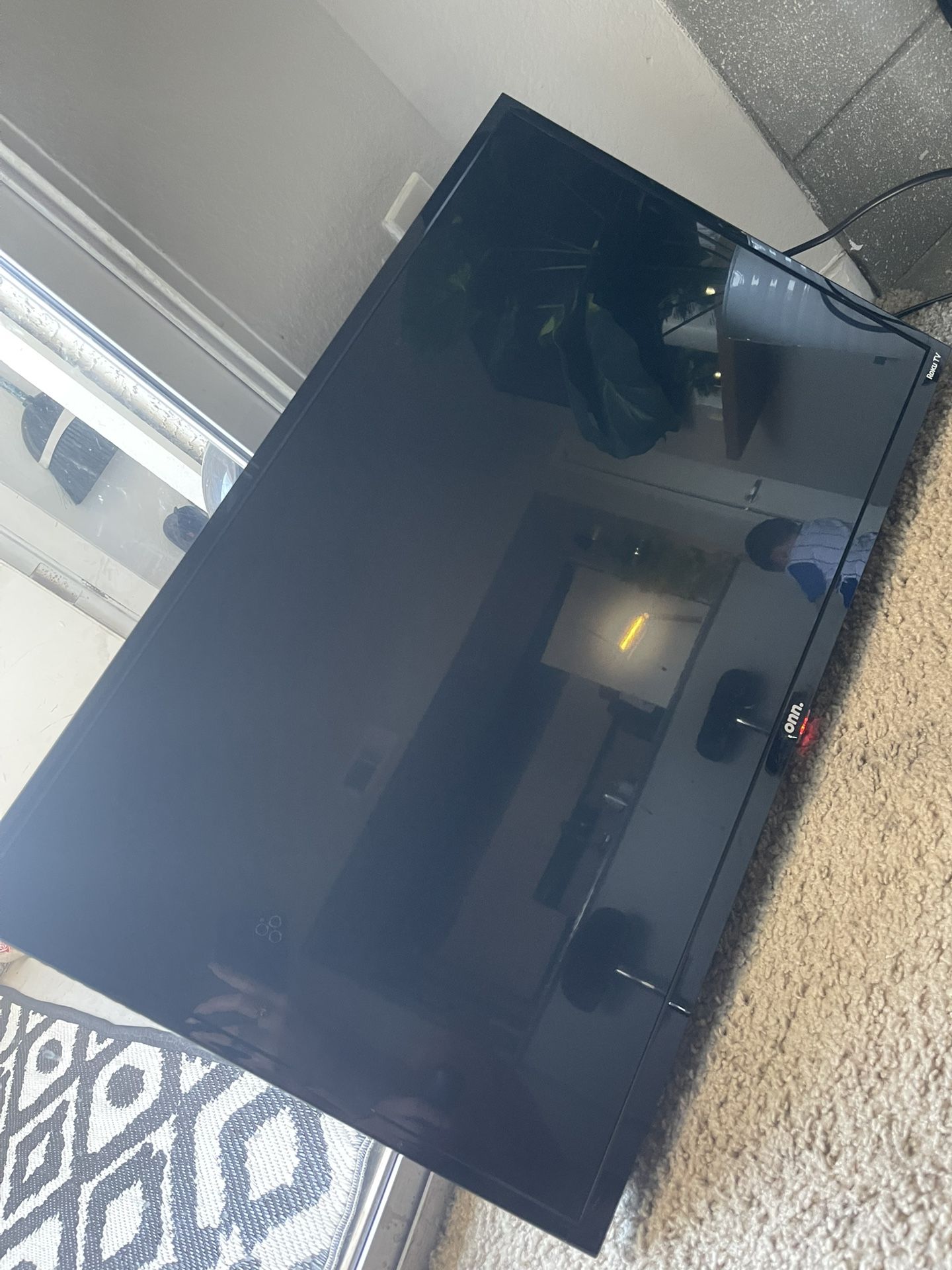 Onn 32 in smart roku tv
