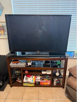 Modern TV Stand / Entertainment Center