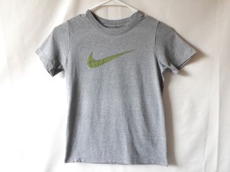 Nike boys gray short sleeve t-shirt size S