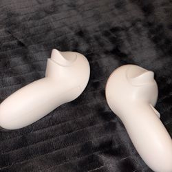 Both meta quest 3 controllers (left and right)