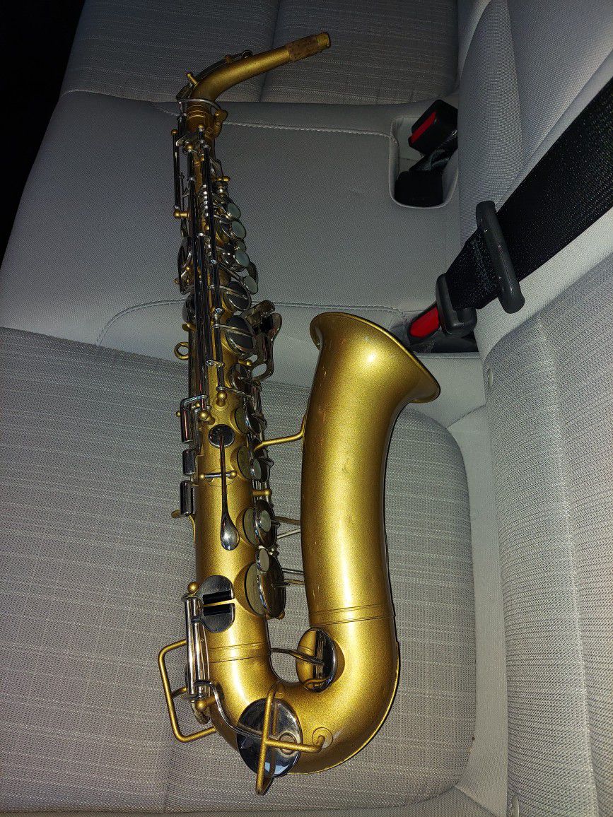 Old Saxophone 