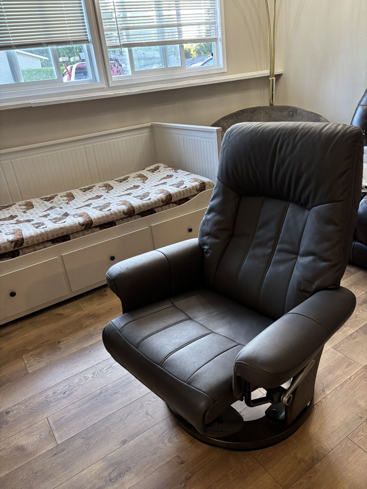 Gray Leather Fully Extendable Chair