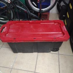 Husky 45 Gallon Tote With Wheels 