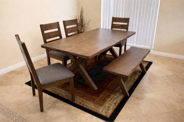 Brand New Solid Wood Dining Table 4 Chairs and Bench