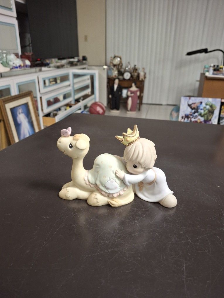 Precious Moments Bisque Porcelain " The Royal Budge Is Good For The Soul " Dated 2001 Nativity Scene Figurine 4.25"H X 6.5"L