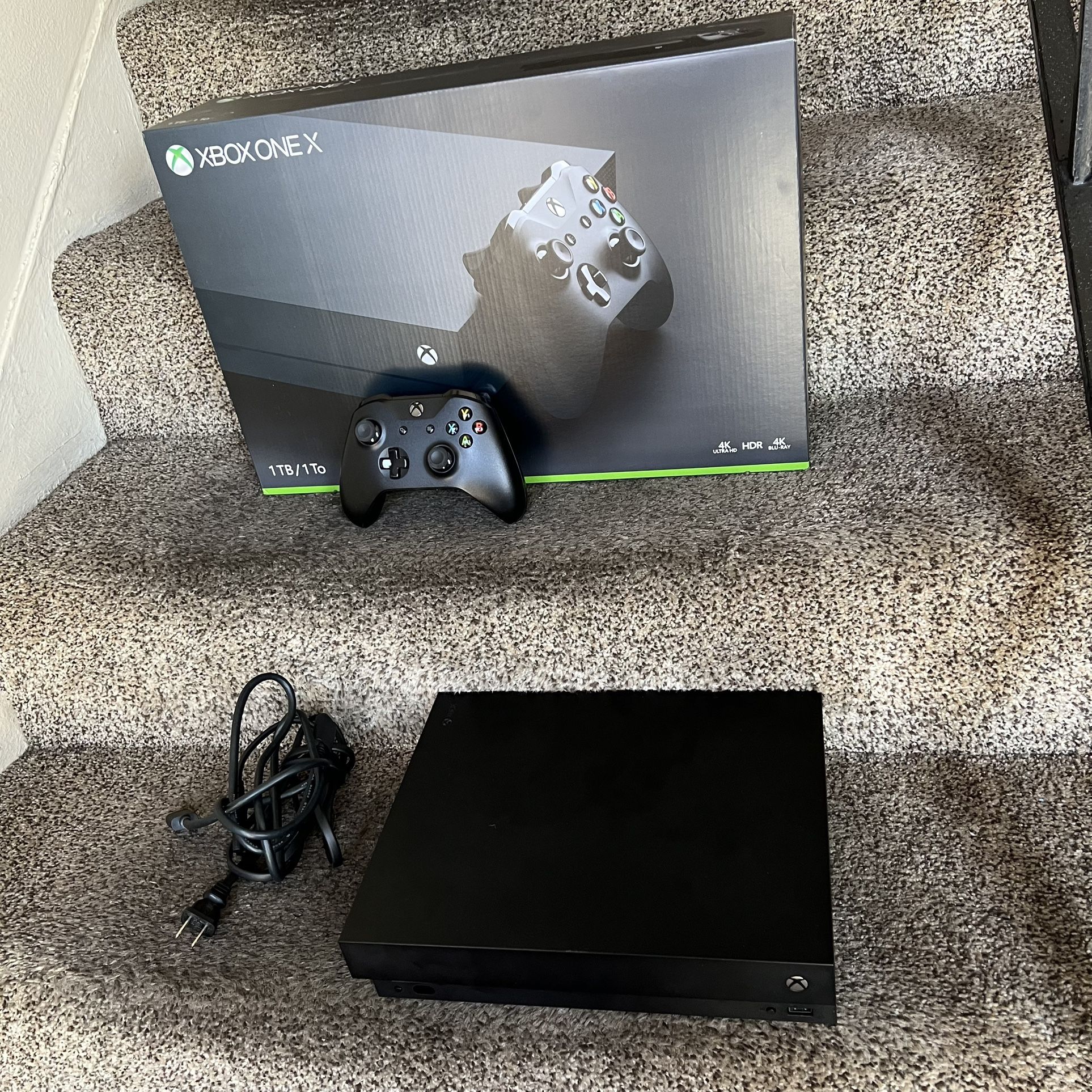 Xbox one x 1tb complete with box