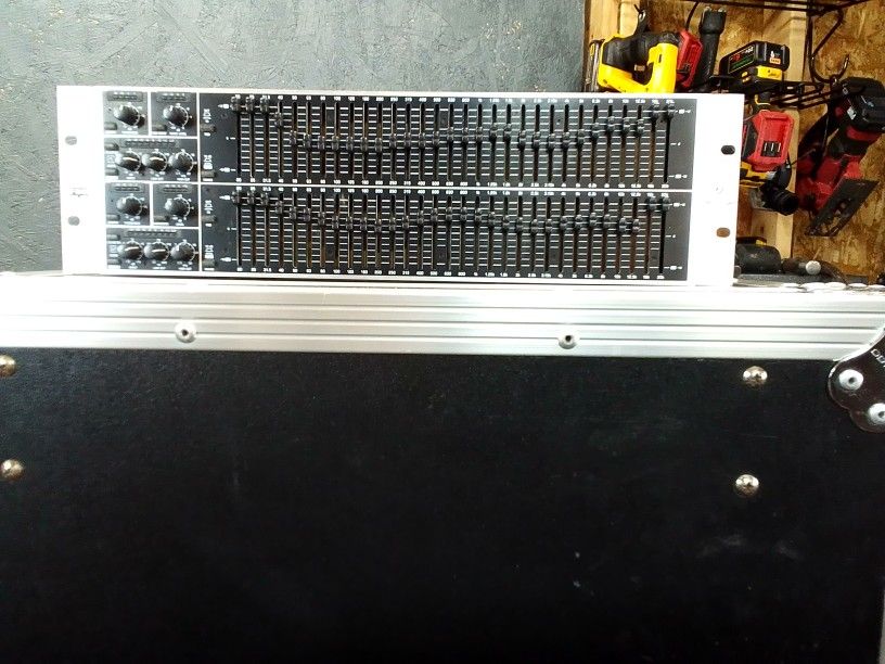 BEHRINGER ULTRAGRAH PRO