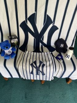 New York Yankee Bag WithTeam Collectables & Ring